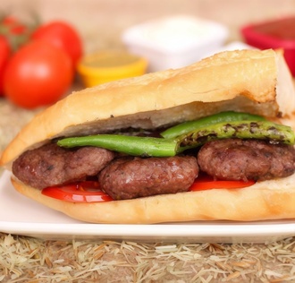 Yarım Ekmek Arası Izgara Köfte görseli