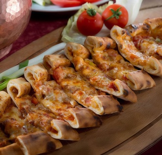 Kuşbaşılı Kaşarlı Pide görseli