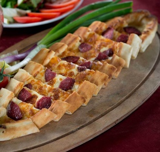 Sucuklu Kaşarlı Pide görseli