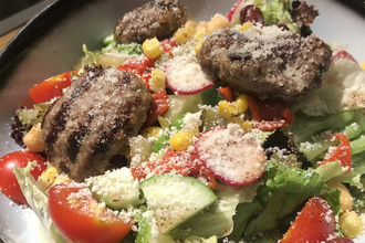 Köfteli Çoban Salata görseli