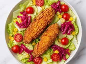 Çıtır Tavuklu Salata görseli