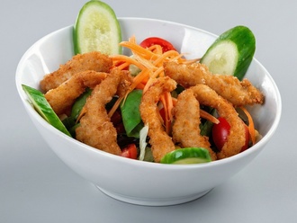 Chicken Fingers Salata görseli