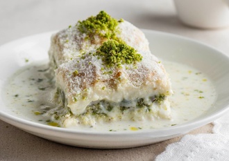 Beyaz Çikolatalı Fıstıklı Soğuk Baklava (1,1 Kg.) görseli