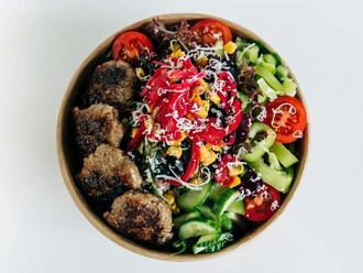 Izgara Köfte Salata görseli