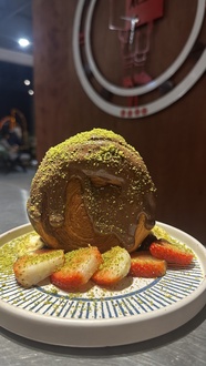 Meyveli-çikolatalı Roll Kruvasan görseli