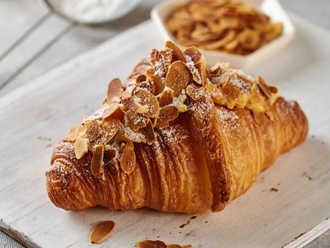 Badem Dolgulu Kruvasan görseli