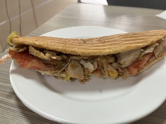 Tam Ekmek Arası Kaşarlı Tavuk Döner görseli