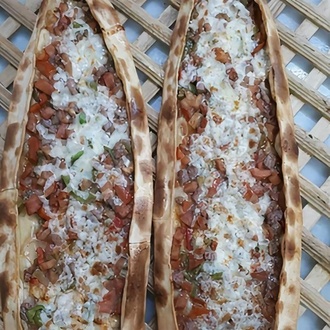 Kuşbaşılı Kaşarlı Pide görseli