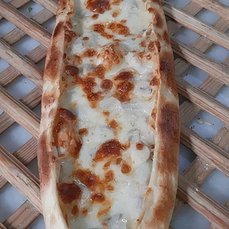 Mantarlı Kaşarlı Pide görseli