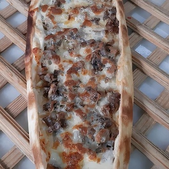 Kavurmalı Kaşarlı Pide görseli