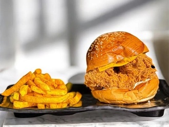 Dijon Honey Chicken Burger görseli