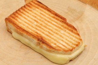 Ayvalık Ekmek Arası Karışık Tost görseli