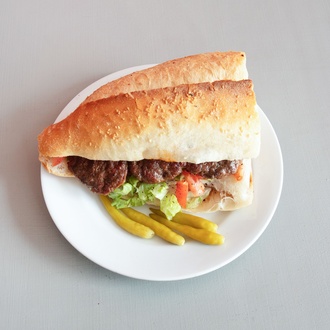Yarım Ekmek Arası Köfte görseli