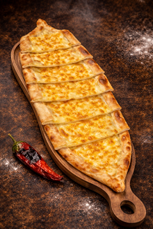 Kaşarlı Yumurtalı Pide görseli