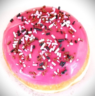 Çilekli Berliner Donut görseli