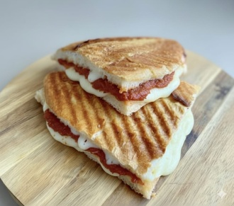 Salçalı Kaşarlı Tost görseli