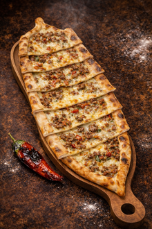 Kuşbaşılı Kaşarlı Pide (Odun Ateşinde) 🪵🔥 görseli