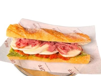 Pesto & İsli Füme Sandviç görseli