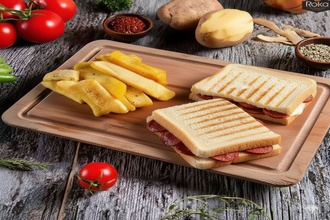 Sucuklu Tost görseli
