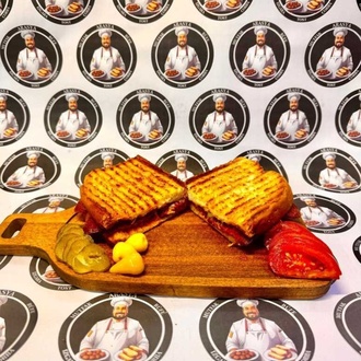 Ayvalık Ekmeğine Kaşarlı Sucuklu Tost görseli