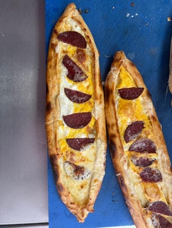 Kaşarlı Sucuklu Pide görseli