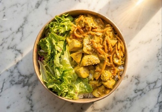 Köri Soslu Tavuklu Bowl görseli