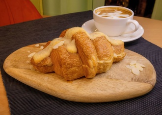 Almond Cream görseli
