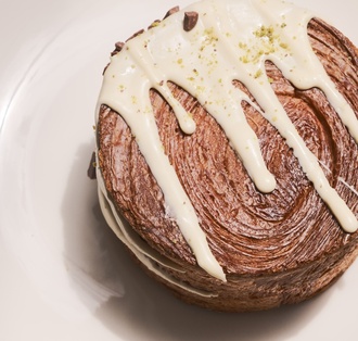 Beyaz Çikolatalı Cromboloni (New York Roll) görseli