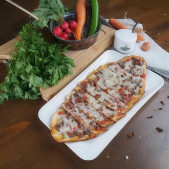 Konya Kuşbaşılı Kaşarlı Pide (Açık) görseli