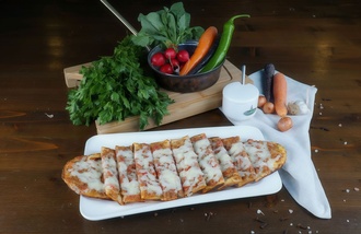 Konya Kıymalı Kaşarlı Pi̇de görseli