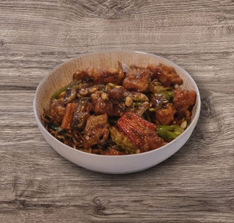 Sebzeli Erişte Üstü Mançuryan Usulü Tavuk görseli