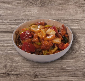 Sebzeli Erişte Üstü Tatlı Ekşi Soslu Tavuk görseli