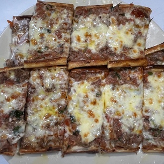 Kuşbaşılı Kaşarlı Pide görseli