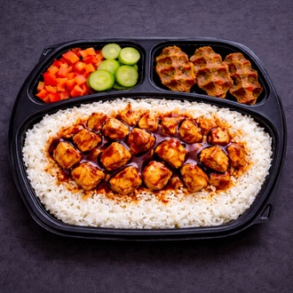 Pilav Üstü Barbekü Soslu Tavuk görseli