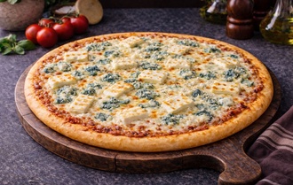 Dört Peynirli Pizza görseli
