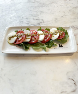 Mozzarella Peyniri & Domates görseli