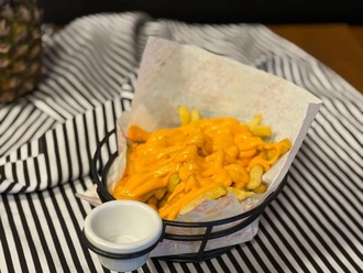 Cheddar Soslu Patates Kızartması görseli