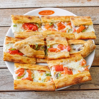 Peynirli Sebzeli Pide görseli