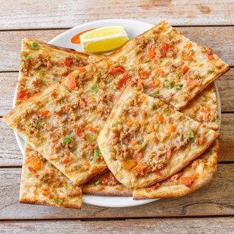 Etli Ekmek (Kıymalı Pide) görseli