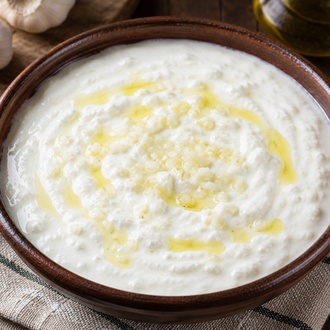 Ev Yapımı Sarımsaklı Yoğurt görseli