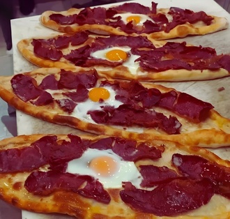 Pastırmalı Kaşarlı Yumurtalı Bafra Pidesi (Açık) (Kayık) görseli