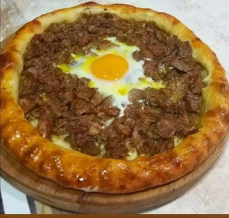 Kavurmalı Kaşarlı Yumurtalı Bafra Pidesi (Yuvarlak) görseli