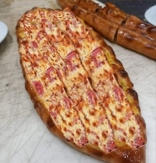 Dana Macar Salamlı Pide görseli
