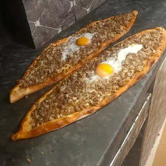 Kıymalı Kaşarlı Yumurtalı Bafra Pidesi (Açık) (Kayık) görseli