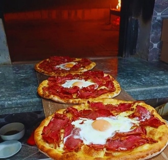 Pastırmalı Kaşarlı Yumurtalı Pide (Yuvarlak) görseli