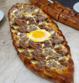 Kavurma Kaşarlı Yumurtalı Bafra Pidesi (Açık) (Kayık) görseli