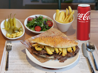 Tombik Ekmek Arası Et Döner (80 Gr) Menü + Coca Cola & Patates Kızartması & Salata & Turşu görseli