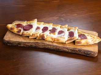 Sucuklu Kaşarlı Pide görseli