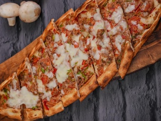 Kıymalı Kaşarlı Pide görseli