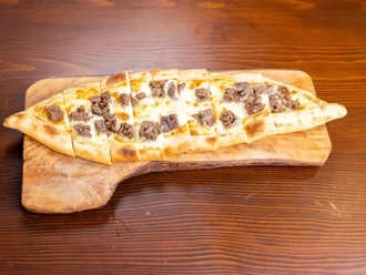 Kavurmalı Kaşarlı Pide görseli